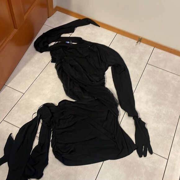 NWT Mugler x H and M collab woman’s knot detail one shoulder dress - Picture 2 of 11